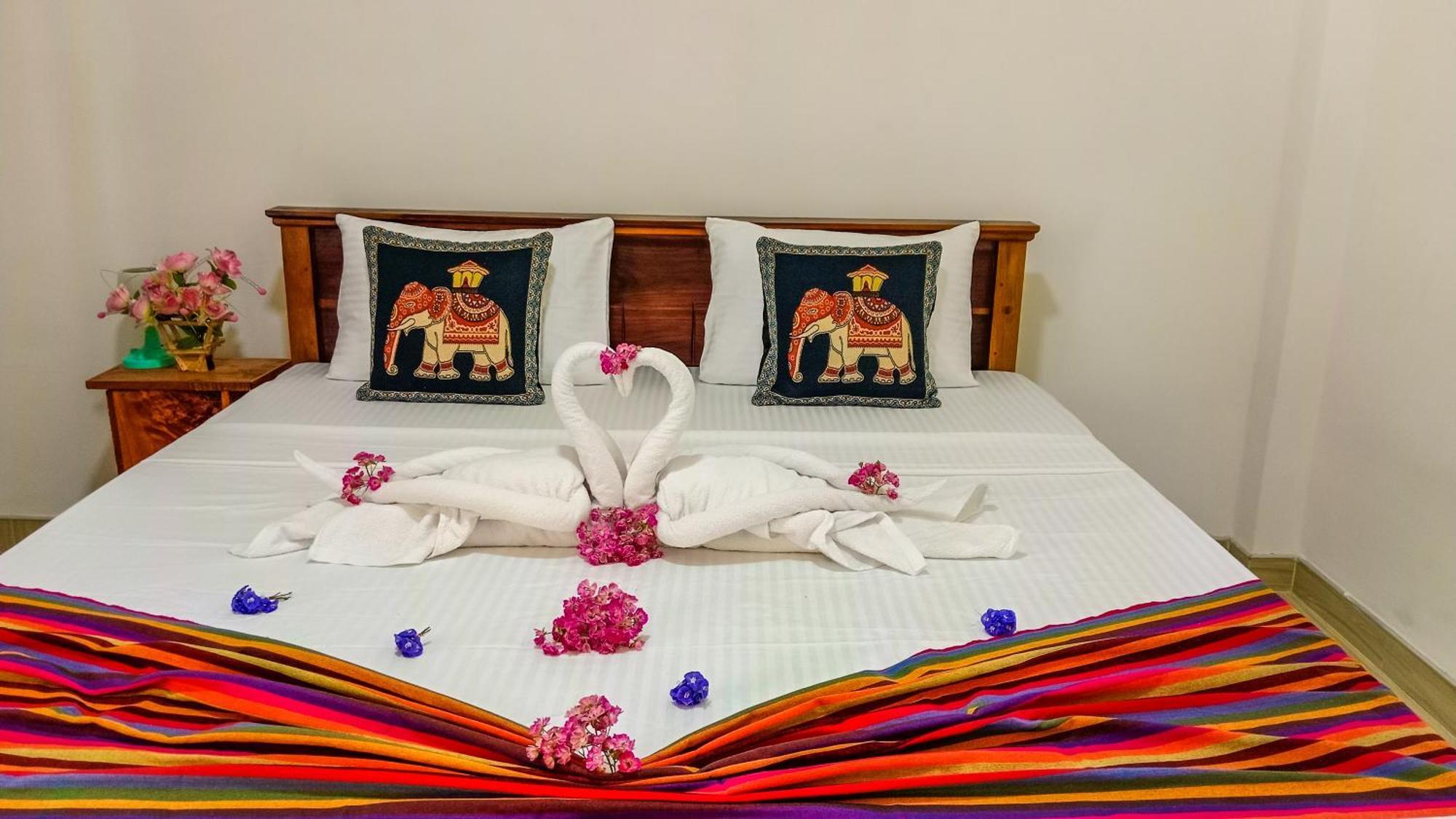 Gimhana Homestay Sigiriya Bagian luar foto