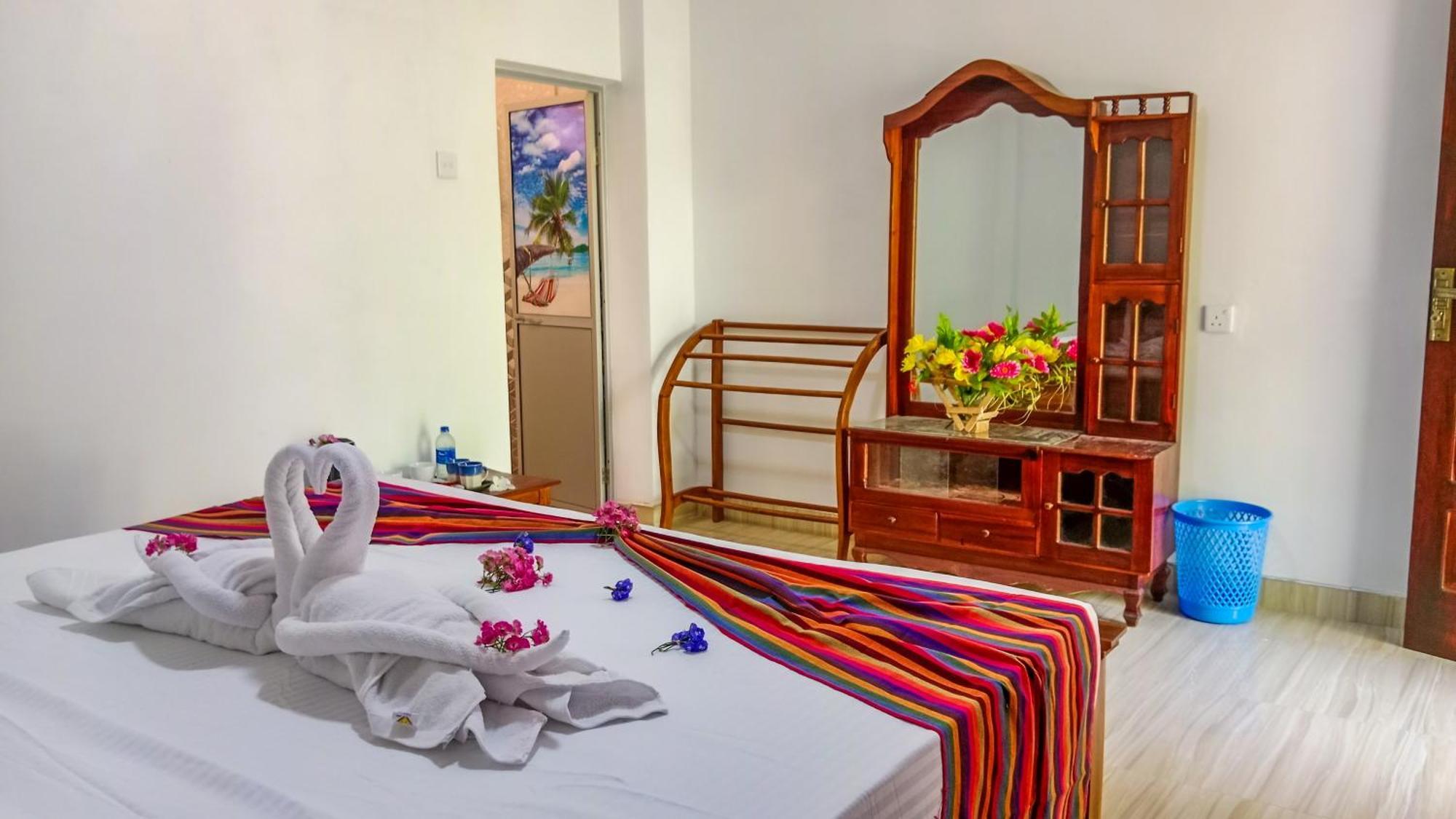 Gimhana Homestay Sigiriya Bagian luar foto